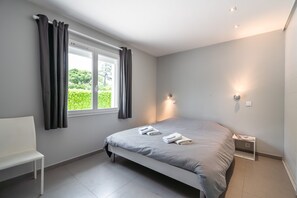 Villa | 5 bedrooms, individually furnished, iron/ironing board, bed sheets - Villa in Occitanie With Private Pool (Saint-Geniès-de-Fontedit)