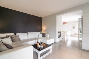 Villa | Living room - Villa in Occitanie With Private Pool (Saint-Geniès-de-Fontedit)