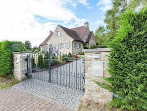 Exterior - Luxurious Villa in De Panne With Garden (De Panne)