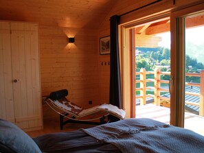 4 habitaciones, muebles diferentes y ropa de cama 