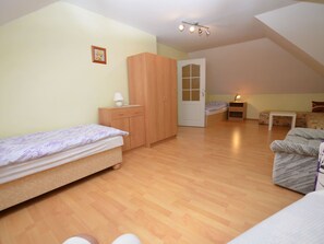House | 4 bedrooms, bed sheets