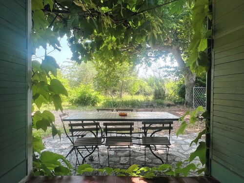 Stone house in Isle-sur-la-Sorgue