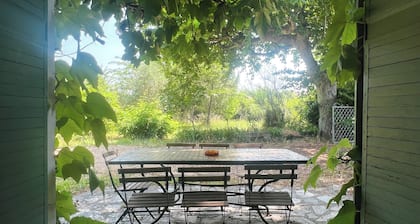 Stone house in Isle-sur-la-Sorgue