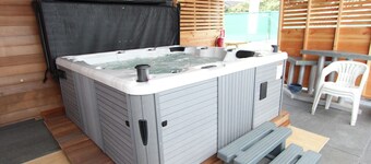 Modern Holiday Home in Zottegem with Hot Tub