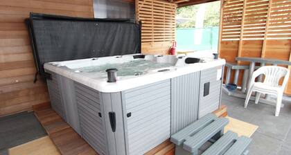 Modern Holiday Home in Zottegem with Hot Tub