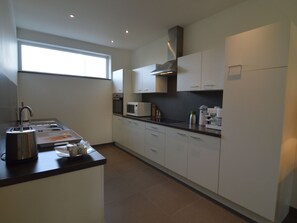 独立别墅 | 私人厨房 | 电热水壶、烤面包机、高脚椅、厨具/餐具