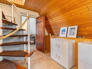 1 Schlafzimmer, Babybetten, individuell eingerichtet
