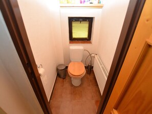 House | Bathroom | Bathtub, towels - Restful Holiday Home With Sauna, Garden, Table Football (Vrbno pod Pradedem)