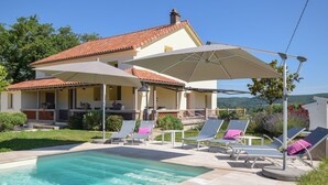Exterior - Spacious Villa in Vire-sur-lot With Heated Pool (Vire-sur-Lot)