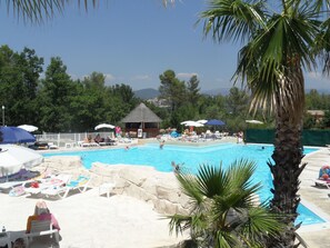 Outdoor pool - Stylish Villa With Private Pool, Charging Station and air Conditioning in Holiday Park Near Fayence (Fayence)