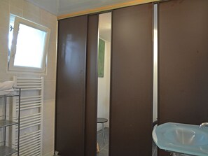 Villa | Badezimmer | Badewanne, Handtücher
