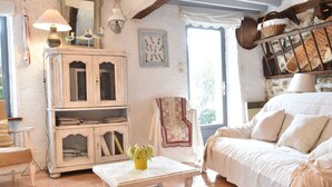 Unclassified image, 3 of 16, button - Charming Gite in France for a Private Getaway (Mezy-Moulins)