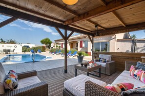 Villa | Balcón