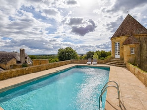 Outdoor pool - Gorgeous Manor With Private Heated Swimming Pool, in the Heart of an oak Forest (Meaulne-Vitray)