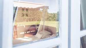 5 kamar tidur dan tempat tidur bayi (biaya tambahan)
