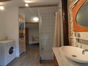 Cottage | Bathroom