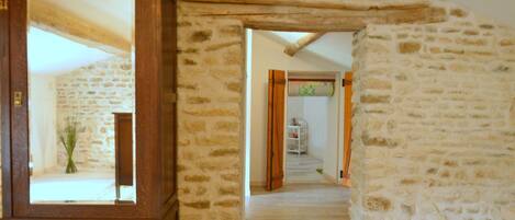 المنشأة من الداخل