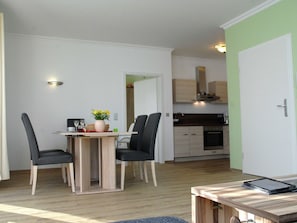Dining - Spacious Apartment in Pepelow With Garden Terrace (Am Salzhaff)