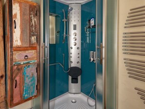 House | Bathroom | Towels - Welcoming Holiday Home in Gegensee near Szczecin Lagoon (Ahlbeck)