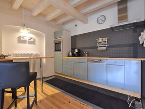 Apartment | Eigene Küche | Wasserkocher mit Kaffee-/Teezubehör, Kühlschrank, Ofen, Herdplatte