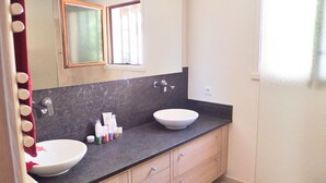 Villa | Bathroom - Modern Villa With Heated, Private Swimming Pool Near Mont Ventoux (Beaumes-de-Venise)