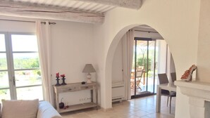Villa | Living room - Modern Villa With Heated, Private Swimming Pool Near Mont Ventoux (Beaumes-de-Venise)