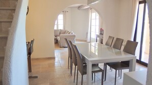 Dining - Modern Villa With Heated, Private Swimming Pool Near Mont Ventoux (Beaumes-de-Venise)