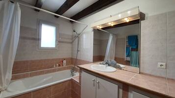 Vila | Kamar mandi | Kombinasi shower/bathtub