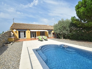 Exterior - Spacious Villa With Private Swimming Pool in Marseillette (Marseillette)