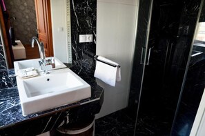 淋浴設備、提供毛巾、廁紙