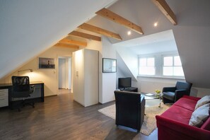 Fernseher, Stereoanlage