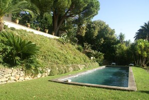Villa | Pool - Scenic Villa in Cannes With Private Pool (Cannes)