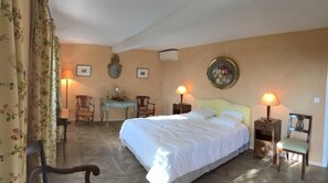 Vila | 4 quartos, individualmente mobiliados, roupa de cama