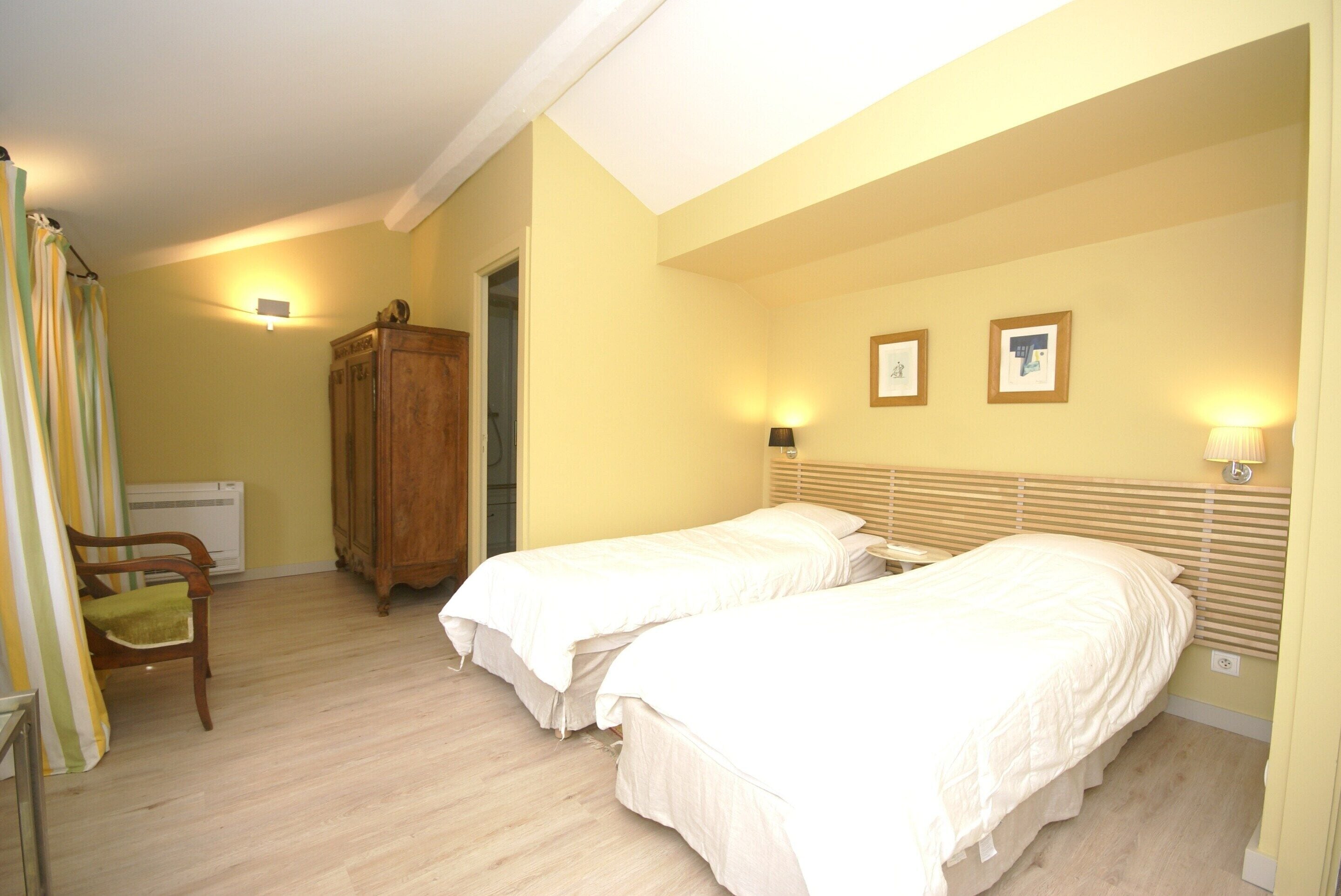 Villa | 4 bedrooms, individually furnished, bed sheets
