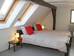 House | 4 bilik tidur, dilengkapkan perabot secara berasingan 