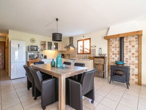 Villa | Private kitchen - Relaxing Villa Near Lake & Beaches (Beaufort)