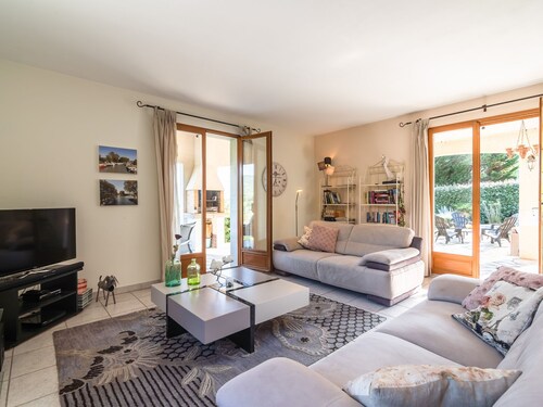 Relaxing Villa Near Lake & Beaches