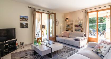 Relaxing Villa Near Lake & Beaches