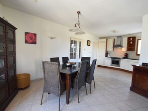Dining - Spacious Villa With Swimming Pool, Jacuzzi, Trampoline, Swing, View, 500m Bakery (Escales)