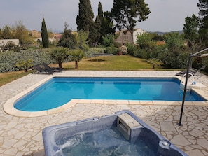 Outdoor pool - Spacious Villa With Swimming Pool, Jacuzzi, Trampoline, Swing, View, 500m Bakery (Escales)