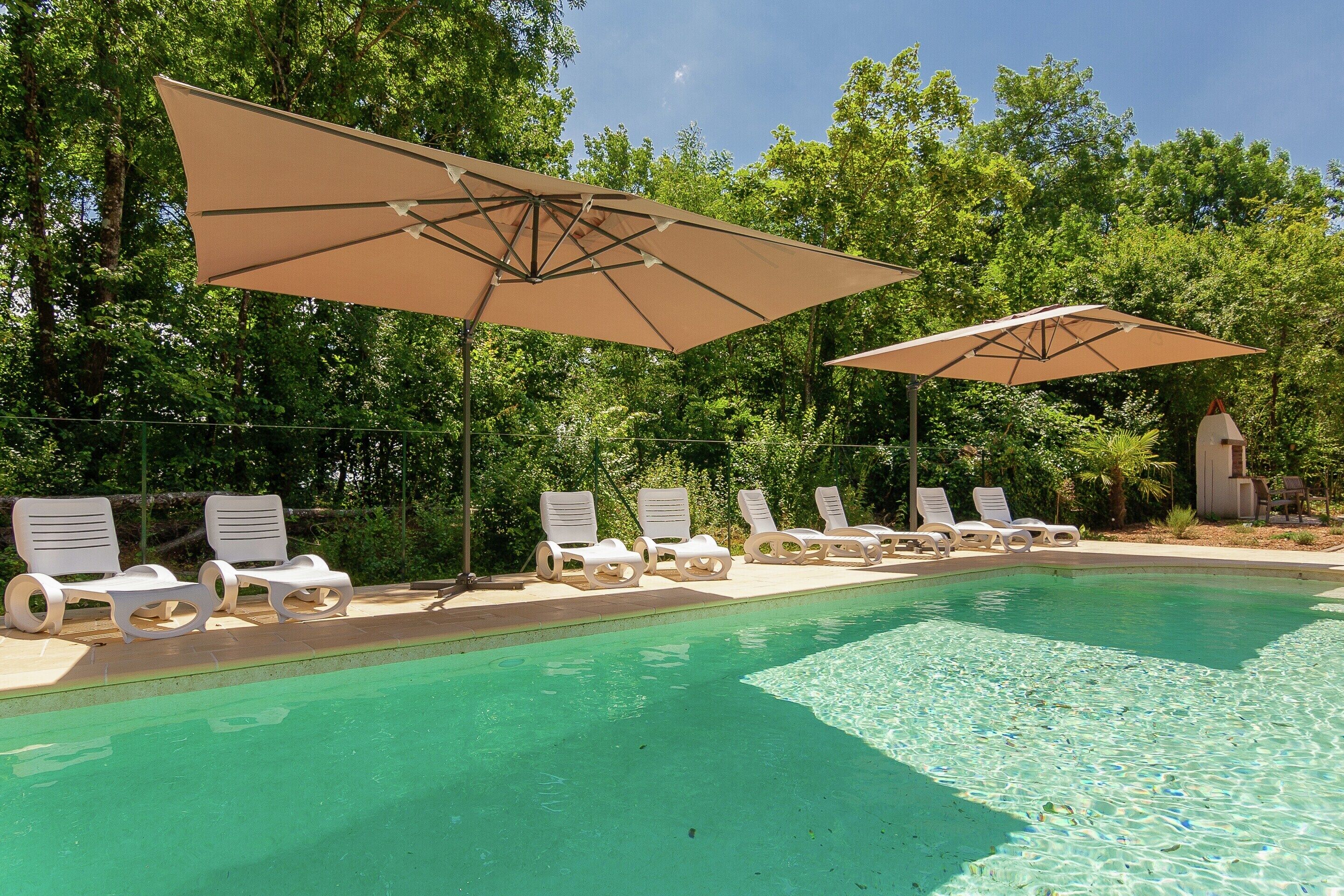 Casa | Piscina | Una piscina cubierta, una piscina al aire libre