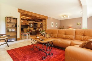 House | Living room - Large Farmhouse With Private Garden (Nantheuil)