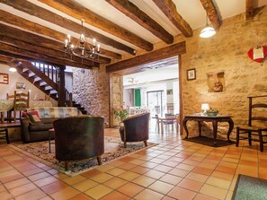 House | Living room - Large Farmhouse With Private Garden (Nantheuil)
