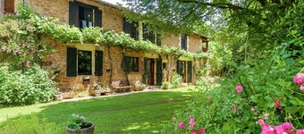 Large Farmhouse With Private Garden