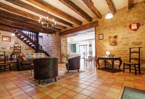 House | Living room - Large Farmhouse With Private Garden (Nantheuil)