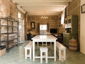 Living room - Lush Mansion in Lacapelle-marival With Jacuzzi (Lacapelle-Marival)