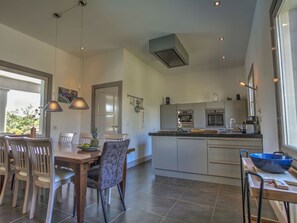 Dining - Villa. Near River. Private Swimming Pool, Private Garden. Terrace (Saint-Couat-d'Aude)