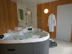 Shower - Luxurious Holiday Home in Delain With Jacuzzi (Delain)