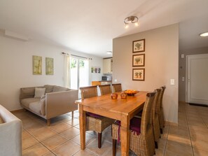 Dining - Spa Oasis Near Canal du Midi (Felines-Minervois)