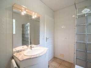 Bathroom - Spa Oasis Near Canal du Midi (Felines-Minervois)